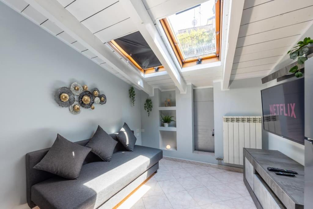 300 M From Metro M3-netflix-wi-fi Milan