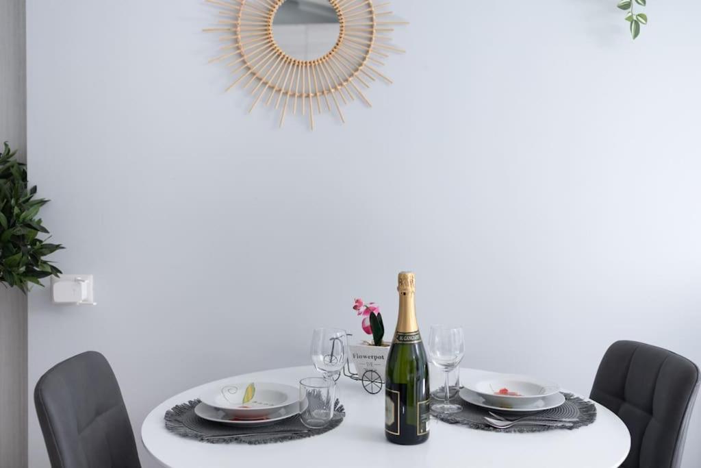 300 M From Metro M3-netflix-wi-fi Milan