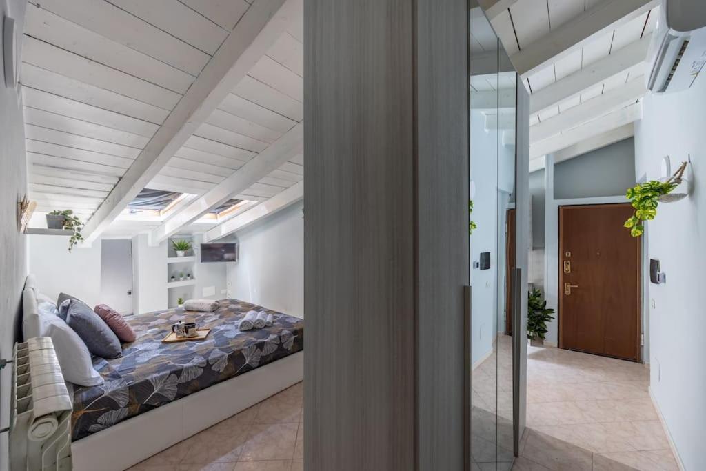 300 M From Metro M3-netflix-wi-fi Milan