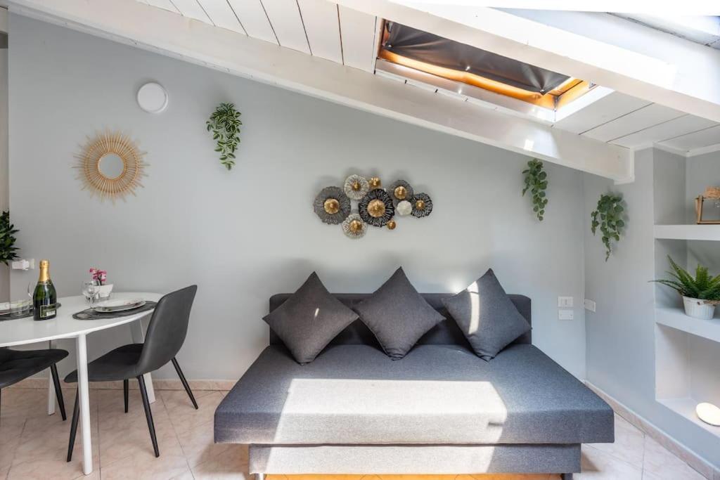 300 M From Metro M3-netflix-wi-fi Milan